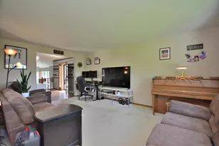 N97W16844 Chippewa Dr, Germantown, WI 53022 - Photo 12