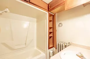 1016 E Land Pl, Milwaukee, WI 53202 - Photo 8