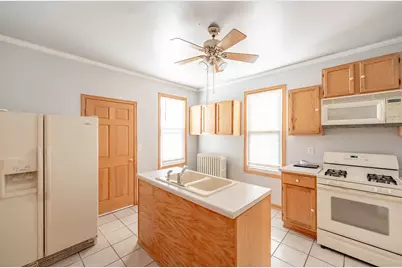 1016 E Land Pl #1018, Milwaukee, WI 53202 - Photo 4