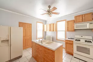 1016 E Land Pl, Milwaukee, WI 53202 - Photo 4