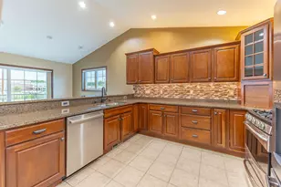 827 Barson Ct, Onalaska, WI 54650 - Photo 4