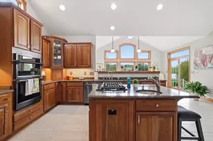 N57W34997 Pondview Ln, Oconomowoc, WI 53066 - Photo 14