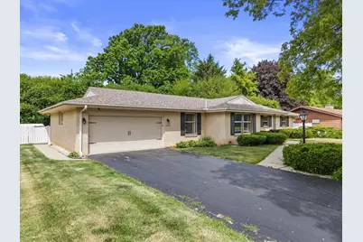 9133 N Silver Brook Ln, Brown Deer, WI 53223 - Photo 2