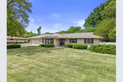 9133 N Silver Brook Ln, Brown Deer, WI 53223 - Photo 12