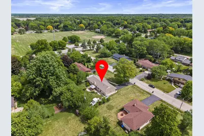 9133 N Silver Brook Ln, Brown Deer, WI 53223 - Photo 6