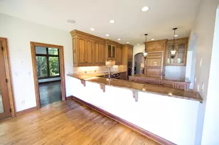 11560 N Canterbury Dr, Mequon, WI 53092 - Photo 10