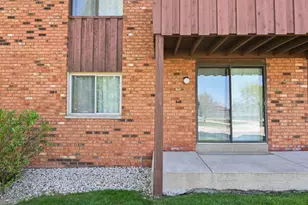 10352 W Whitnall Edge Ct, Franklin, WI 53132 - Photo 4