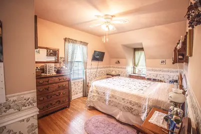 12209 W Cathedral Ave, Wauwatosa, WI 53226 - Photo 10