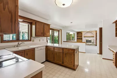 4657 S 114th St, Greenfield, WI 53228 - Photo 6
