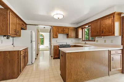 4657 S 114th St, Greenfield, WI 53228 - Photo 8