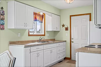 825  Valley Ct, Onalaska, WI 54650 - Photo 12