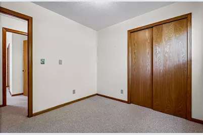 825  Valley Ct, Onalaska, WI 54650 - Photo 14