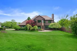 4385 S Sommerset Dr, New Berlin, WI 53151 - Photo 2