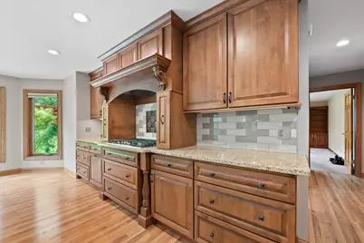 4385 S Sommerset Dr, New Berlin, WI 53151 - Photo 10