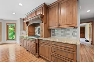 4385 S Sommerset Dr, New Berlin, WI 53151 - Photo 10