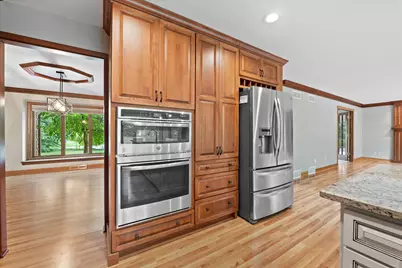 4385 S Sommerset Dr, New Berlin, WI 53151 - Photo 8