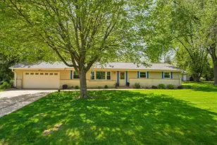 N50W17803 Greenview Ave, Menomonee Falls, WI 53051 - Photo 2
