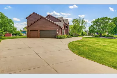 13645 W Maria Dr, New Berlin, WI 53151 - Photo 4