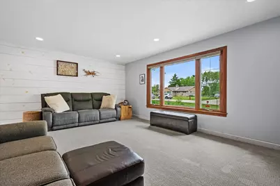 14101 W Maple Ridge Rd, New Berlin, WI 53151 - Photo 16