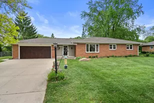 14101 W Maple Ridge Rd, New Berlin, WI 53151 - Photo 32