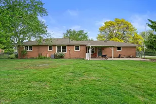 14101 W Maple Ridge Rd, New Berlin, WI 53151 - Photo 24