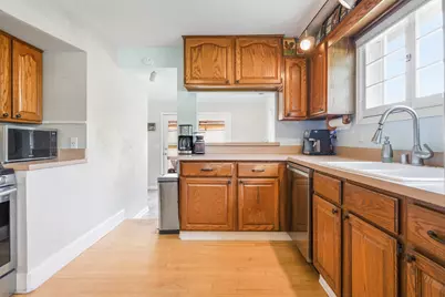 2905 S 95th St, West Allis, WI 53227 - Photo 12