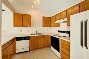1035 Guthrie Rd, Waukesha, WI 53186 - Photo 10