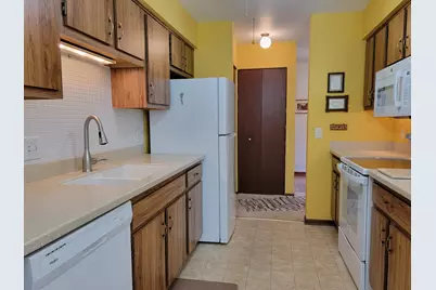 3001  Old Mill Dr, Racine, WI 53405 - Photo 12