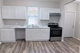 3641 N Port Washington Ave, Milwaukee, WI 53212 - Photo 2