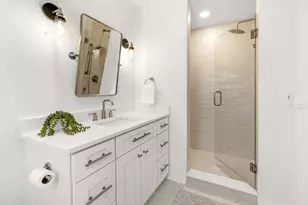 4867 N Berkeley Blvd, Whitefish Bay, WI 53217 - Photo 10