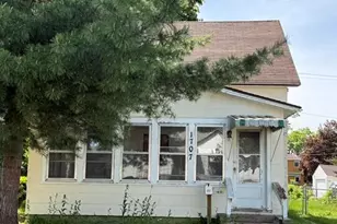 1707 Charles St, La Crosse, WI 54603 - Photo 1