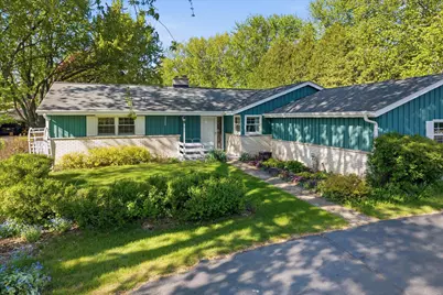 10780  Crestview Dr, Cedarburg, WI 53012 - Photo 2