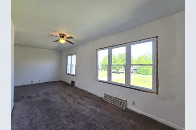 1031 S 98th St, West Allis, WI 53214 - Photo 10