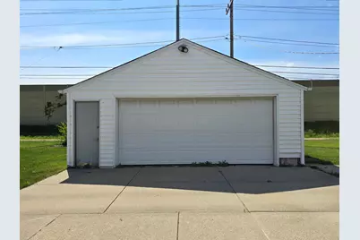 1031 S 98th St, West Allis, WI 53214 - Photo 32
