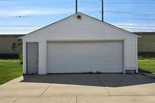 1031 S 98th St, West Allis, WI 53214 - Photo 32