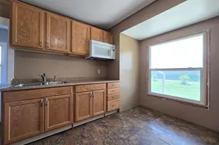 1031 S 98th St, West Allis, WI 53214 - Photo 4
