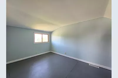1031 S 98th St, West Allis, WI 53214 - Photo 14