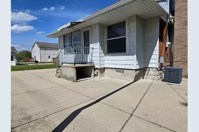 1031 S 98th St, West Allis, WI 53214 - Photo 26