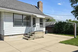 1031 S 98th St, West Allis, WI 53214 - Photo 28