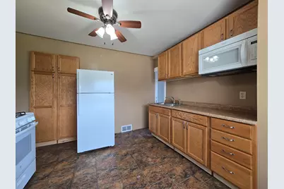 1031 S 98th St, West Allis, WI 53214 - Photo 2