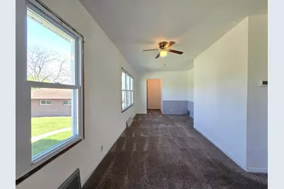1031 S 98th St, West Allis, WI 53214 - Photo 8