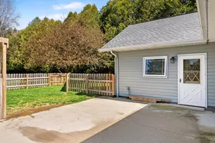 5204 S 10th St, Manitowoc, WI 54220 - Photo 42