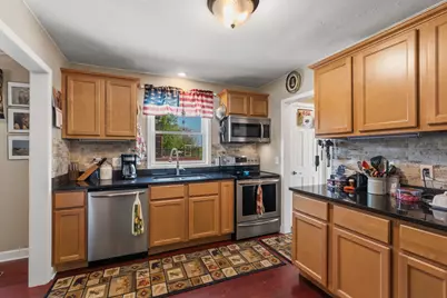 1712 S Craftsman Dr, New Berlin, WI 53146 - Photo 2