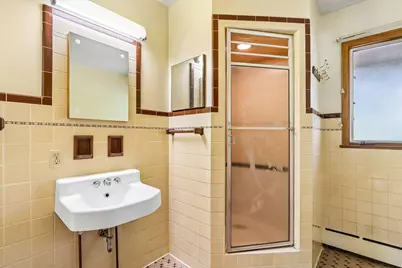 11738 W Hayes Ave, West Allis, WI 53227 - Photo 18