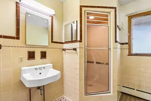 11738 W Hayes Ave, West Allis, WI 53227 - Photo 18