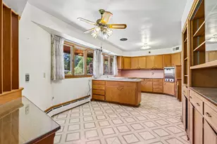 11738 W Hayes Ave, West Allis, WI 53227 - Photo 8