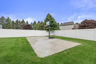 1322 Silent Sunday Ct, Racine, WI 53402 - Photo 32
