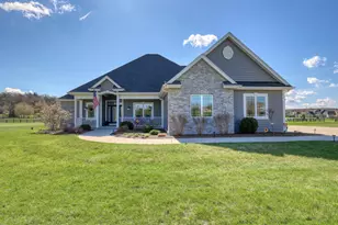 W329S8470 S Oak Tree Dr, Mukwonago, WI 53149 - Photo 2