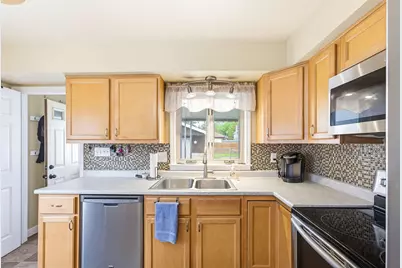 3421 S 80th St, Milwaukee, WI 53219 - Photo 8