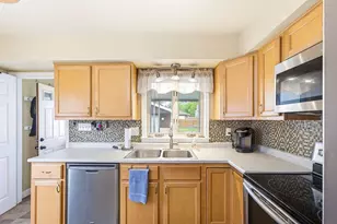 3421 S 80th St, Milwaukee, WI 53219 - Photo 8